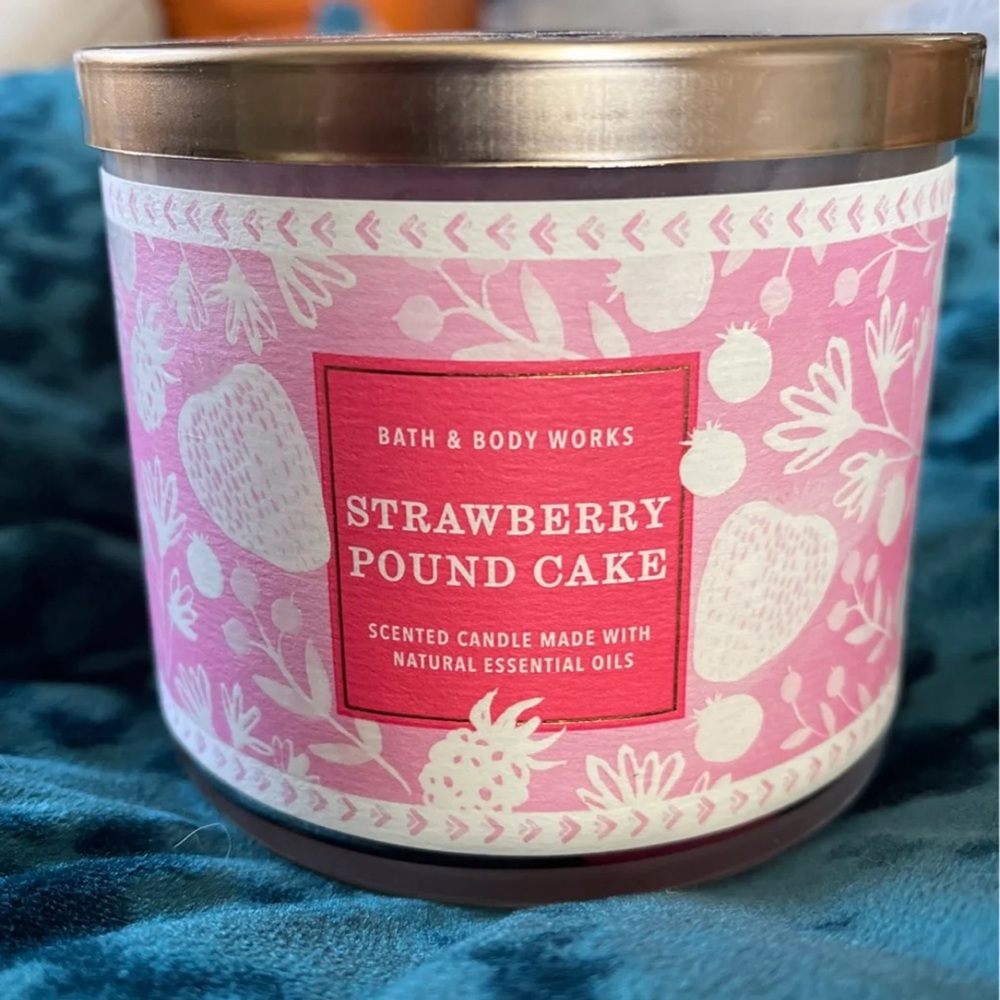 Bath and Body Works Candle Strawberry Pound Cake
